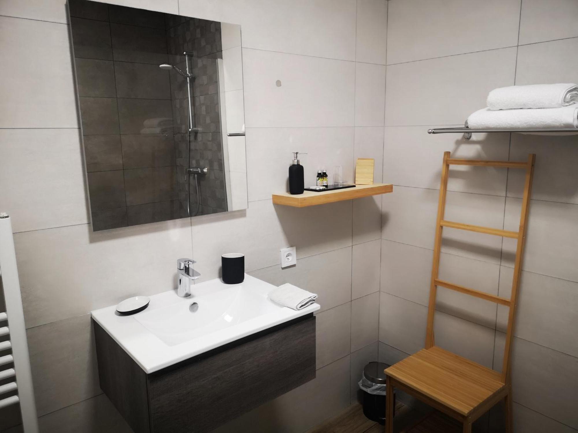 Logis-Hotel-Restaurant La Gentilhommiere Artres Ngoại thất bức ảnh