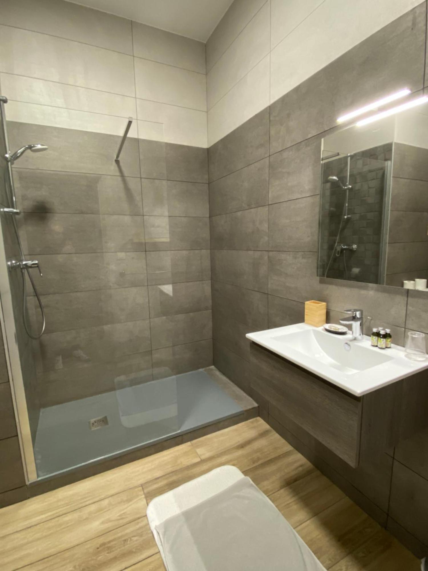 Logis-Hotel-Restaurant La Gentilhommiere Artres Ngoại thất bức ảnh